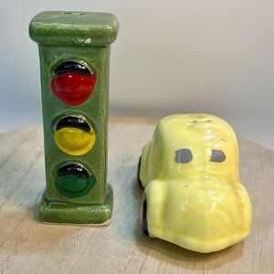 Vintage Yellow Car Cab Taxi Stop Traffic Light Salt and Pepper Shakers